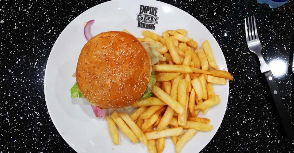 Lire la suite à propos de l’article Empire Steak Building : Burger casher