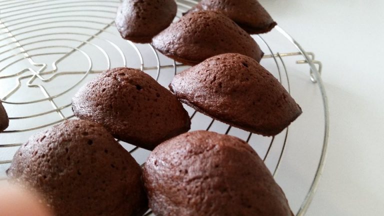 Lire la suite à propos de l’article Recette de madeleines au chocolat pour le défi cuisine