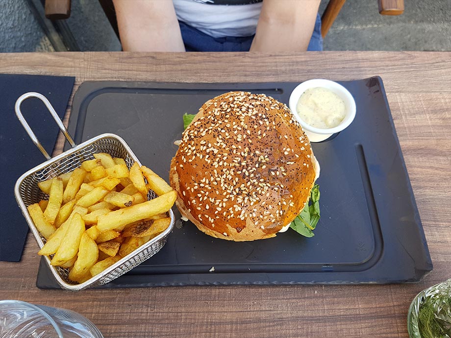 burger-diable-bleu-miss-elka-strasbourg