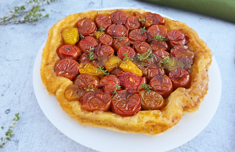 You are currently viewing Tarte tatin aux tomates cerises et herbes de Provence
